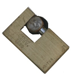Fermeture cadenas s'entrouvrant